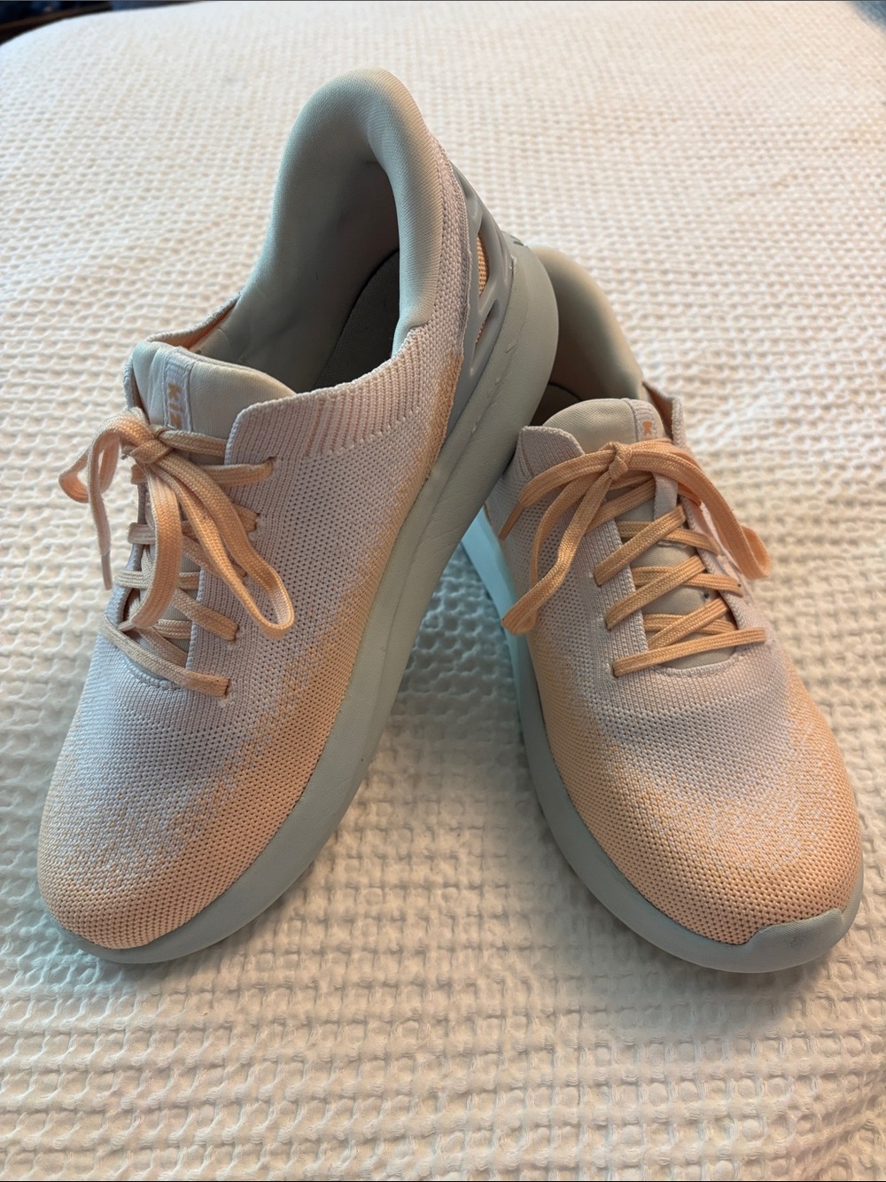 Kizik Athens Slip on Shoes. Kids 7Y Women’s 8.5